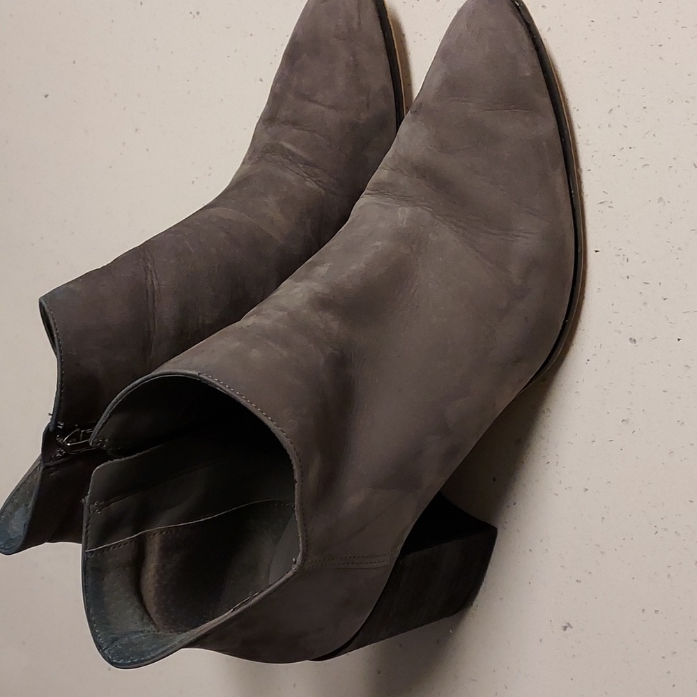 Vince Camuto  gray suede ankle boots 10